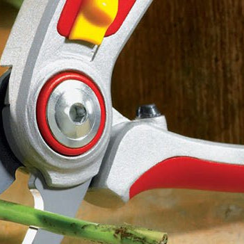 What are the differences between loppers and secateurs? - Home & Garden Extras