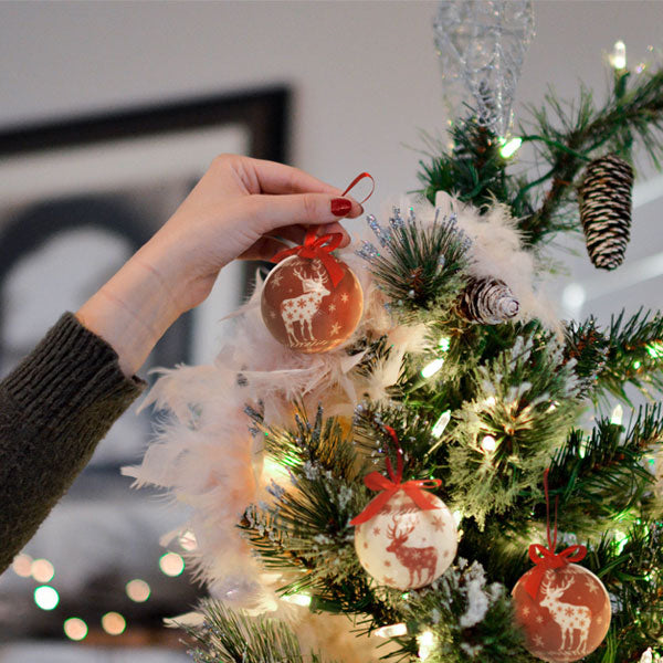 Baubles.jpg__PID:9f6e24f4-ac41-4c78-bc0e-fe83da47a608