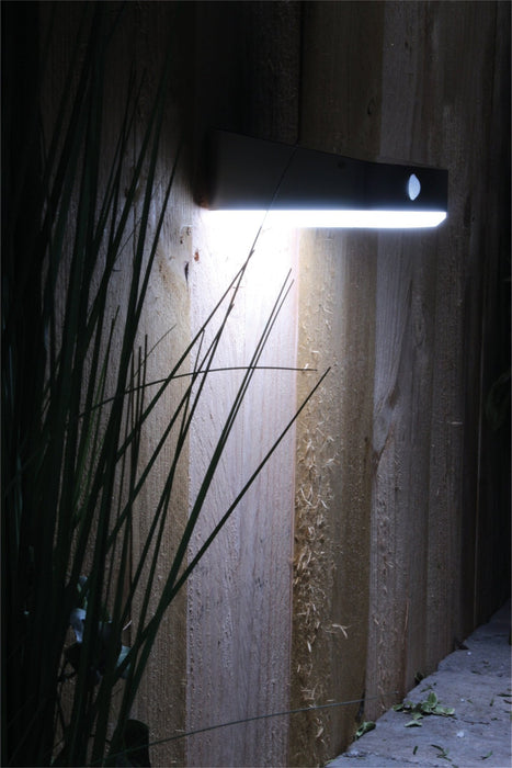 Solar Cheyenne Wall Light with Standby and PIR_Pond Lighting