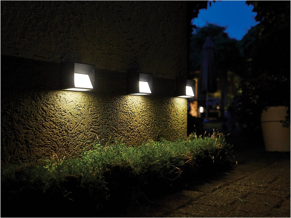 Skye Intelligent Solar LED Wall Light_Pond Lighting